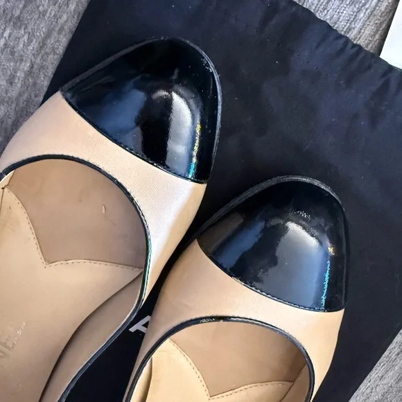 CHANEL Vintage Beige Leather Mary Jane Flats with Black Patent Cap Toe - Picture 6 of 8